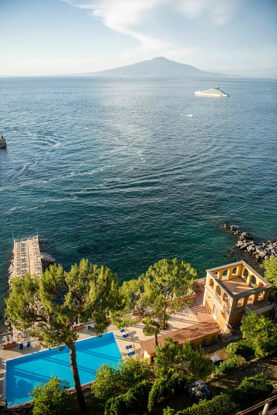 Europa Palace — La piscina e il Golfo dalla terrazza
