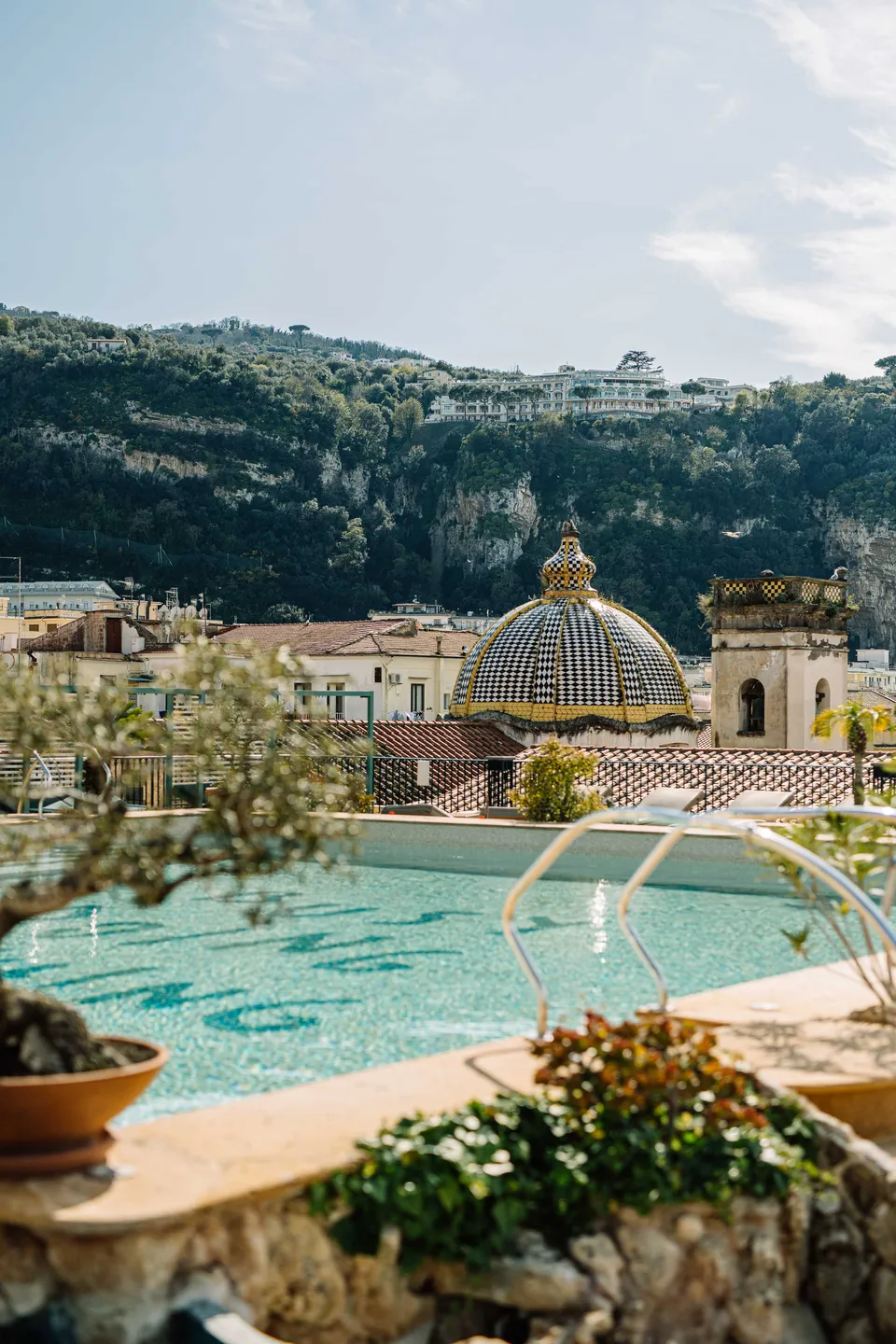 La Favorita — La piscina sui tetti di Sorrento