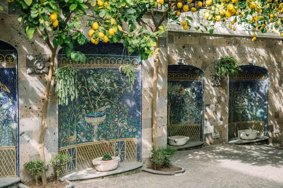 La Favorita — Maioliche e limoni nel giardino