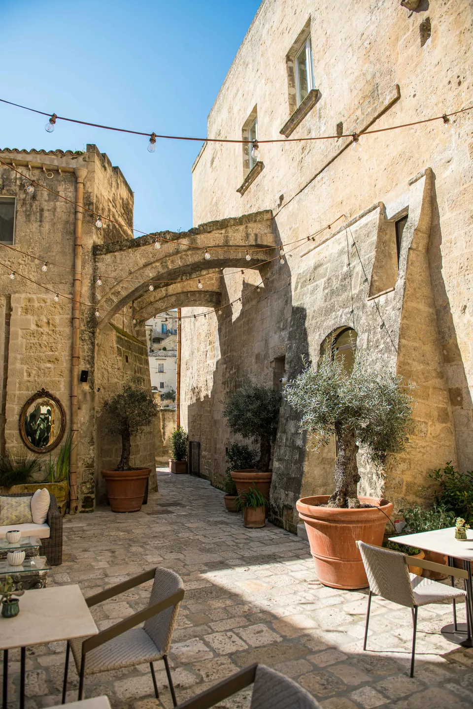 Vetera Matera — L'arco e la facciata di Vetera