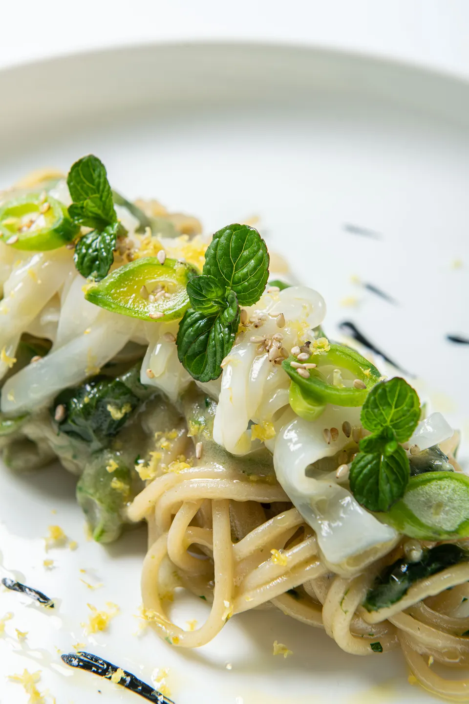 Zest Sorrento — Pasta, erbe e dettagli